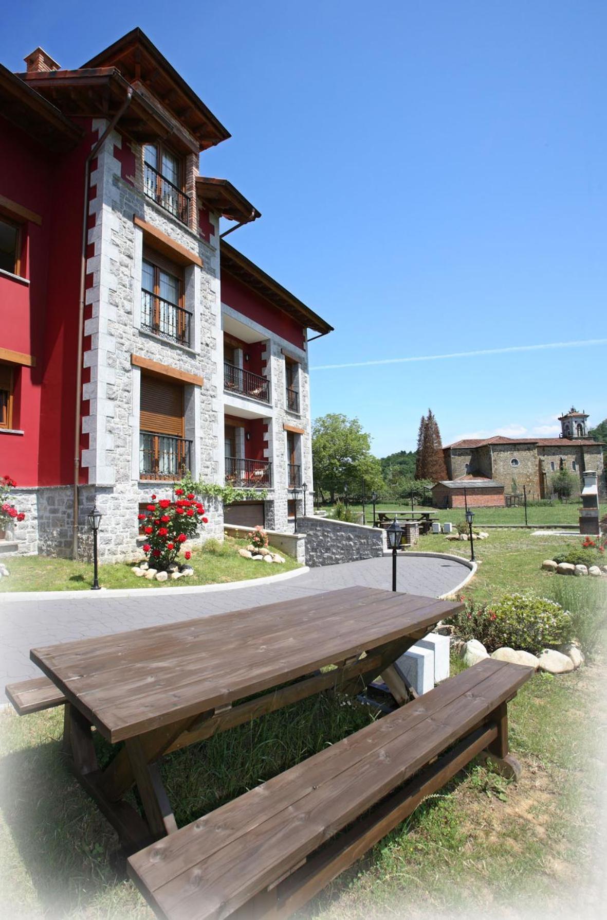 Apartamentos Rurales La Vina Onís Eksteriør billede
